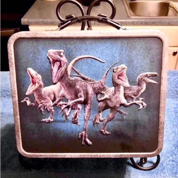 Jurassic Park Lunch with Blue Ray DVD Collectors Edition - Picture 2 of 7